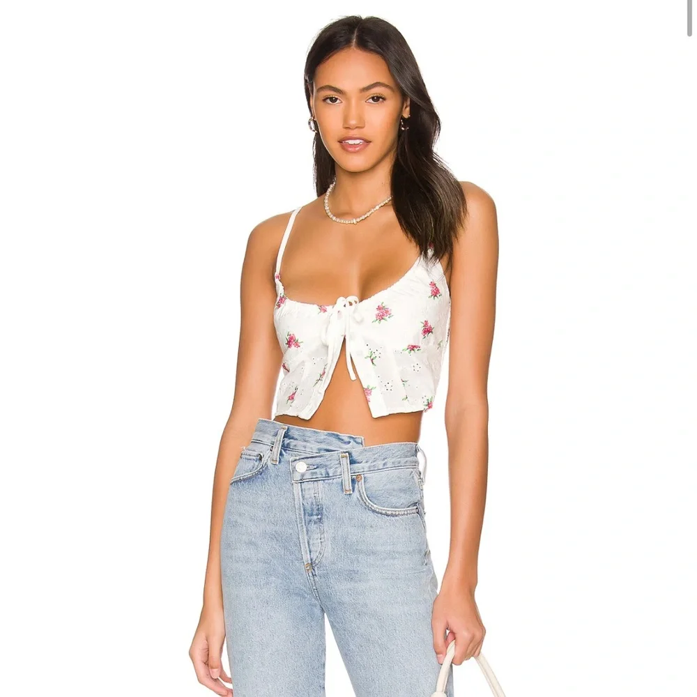 More to come Floral White Crop Top - Picture 2 of 4